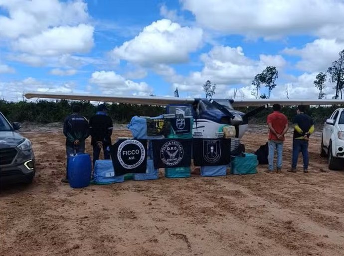 Cerco aéreo intercepta avião com 450 kg de cocaína em MT e provoca rombo milionário no crime organizado