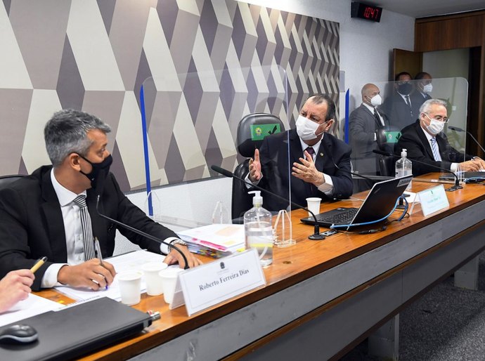 Aziz manda prender ex-diretor do Ministério da Saúde sob a acusação de mentir à CPI