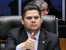 Alcolumbre destrava PEC do fim da 6x1 após conversas com Lula