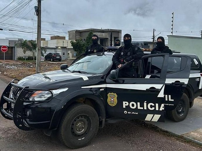 Polícia Civil cumpre ordens judiciais em investigação sobre furto de cargas de soja no Oeste de MT