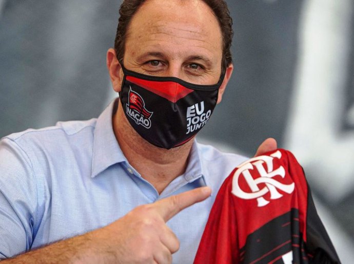 Apresentado, Rogério Ceni cita Zico e promete Flamengo ofensivo