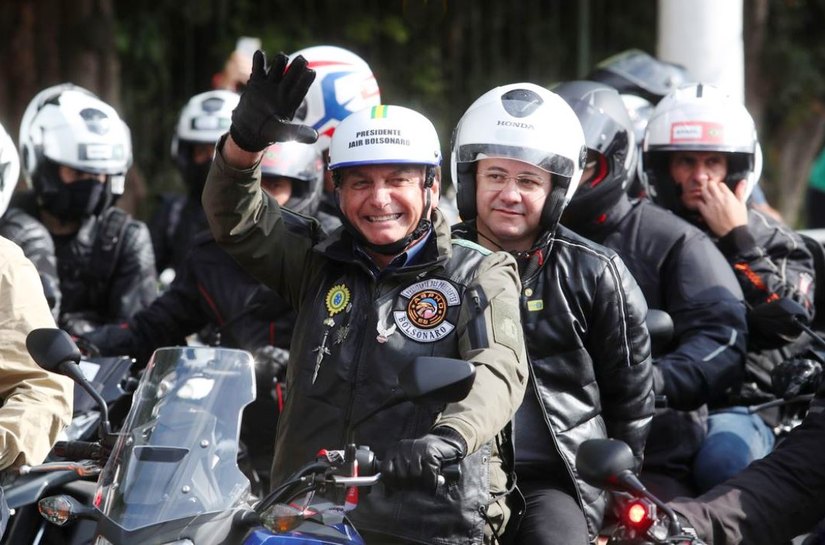Bolsonaro participa de ato com motociclistas pelas ruas de São Paulo