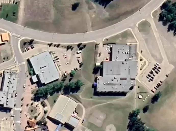 Ataque a tiros deixa ao menos dez mortos em escola no Canadá, diz polícia