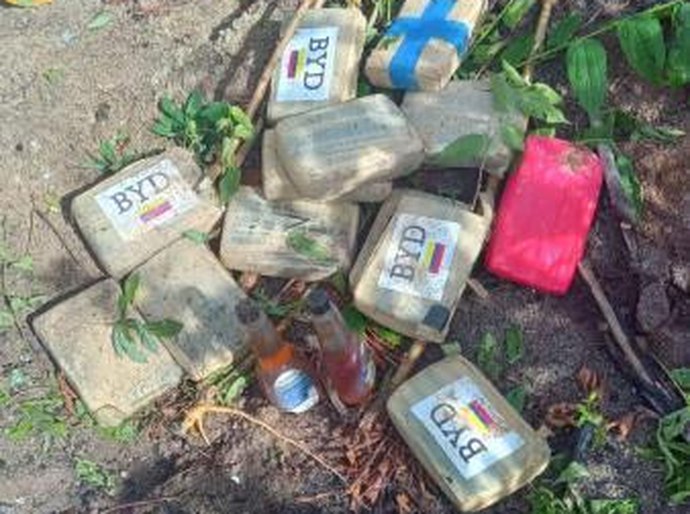 Forças de Segurança prendem 2 bolivianos, após avião com drogas cair na divisa de MT e PA