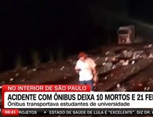 Acidente entre ônibus e carreta deixa 12 mortos no interior de SP