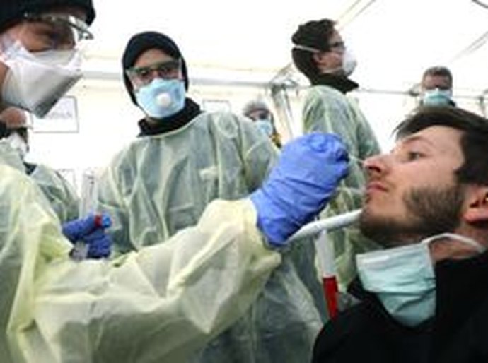 Novo coronavírus se multiplica 1.000 vezes mais na garganta que o vírus da SARS