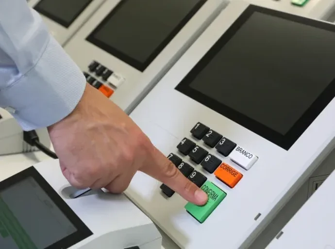 11 governadores e 10 prefeitos de capitais renunciam para serem candidatos na eleição