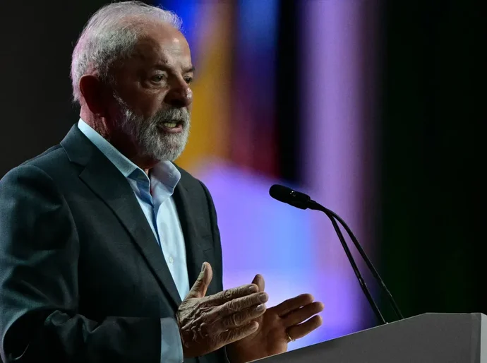 Lula assina decreto que muda regras do vale-refeição e alimentação e cria teto para taxas