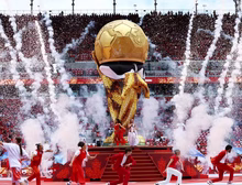 Caiu o pano: taça gigante na cerimônia de abertura da Copa no Canadá dá problema e público ri; veja reações
