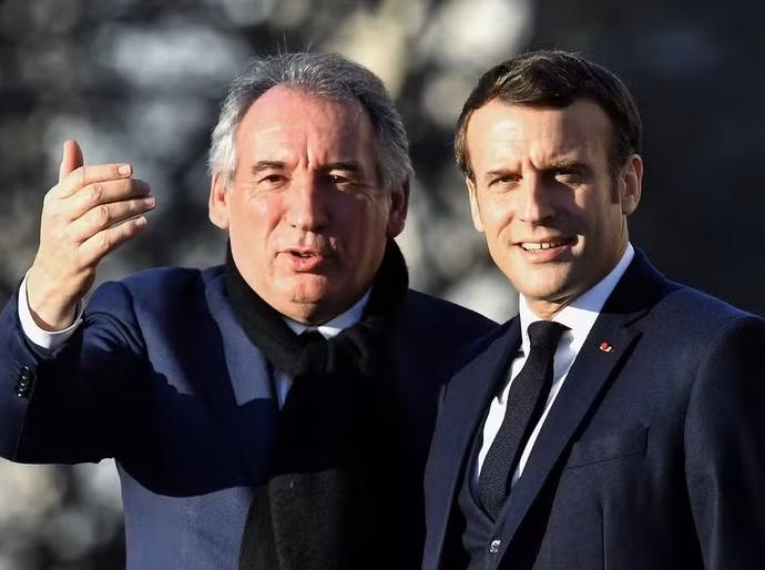 Macron sob pressão após perder mais um primeiro-ministro: entenda a crise política na França