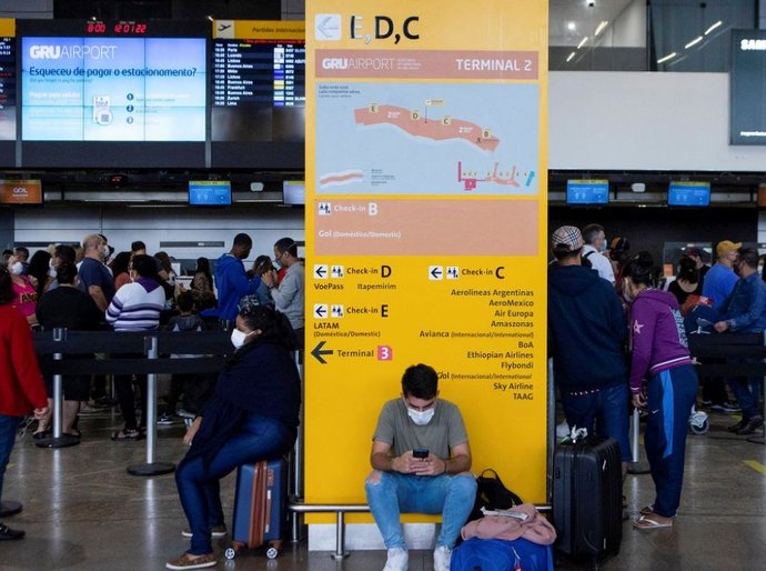 Máscaras em aviões e aeroportos são obrigatórias a partir de hoje