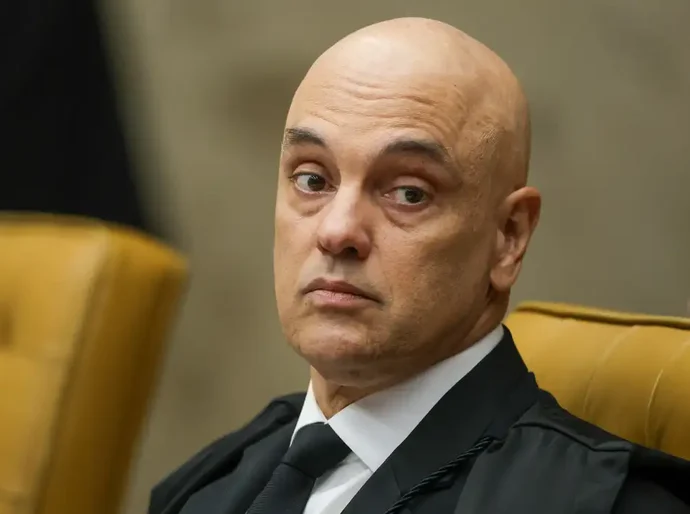 “Não há chance de recuar um milímetro”, diz Moraes ao Washington Post