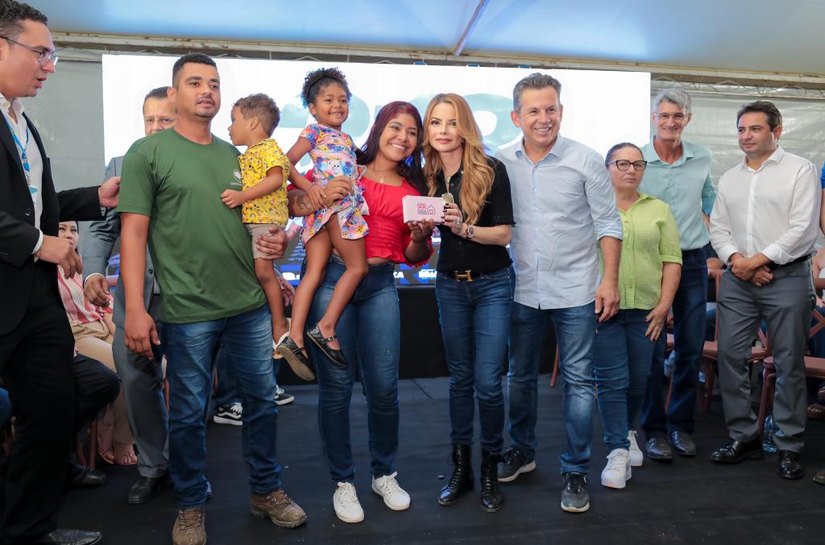 “Nosso compromisso é proporcionar moradias dignas“, afirma primeira-dama em entrega de 213 casas pelo SER Família Habitação