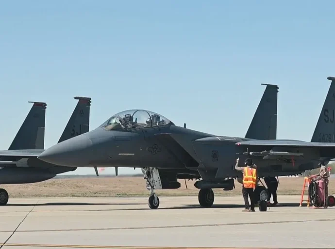 EUA resgatam militar enquanto Trump e Israel pressionam Irã antes do prazo