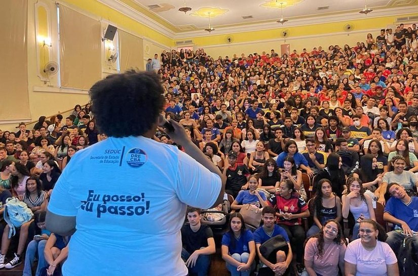 Estudantes com notas acima de 960 na redação do Enem podem concorrer a prêmio de R$ 5 mil