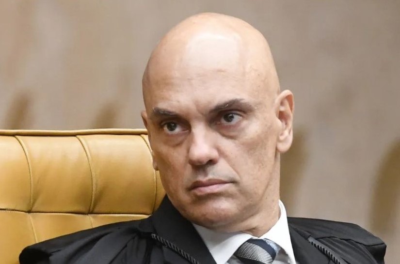 Moraes compartilha com CGU inquéritos que miram Bolsonaro e apoiadores