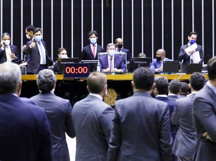 Câmara aprova em 2º turno o texto-base da PEC da Reforma Eleitoral