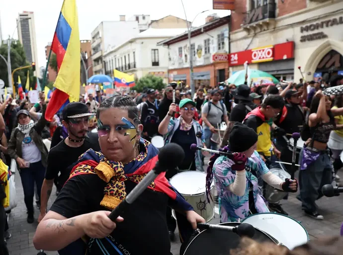 Colômbia vive protestos contra o governo de La Espriella