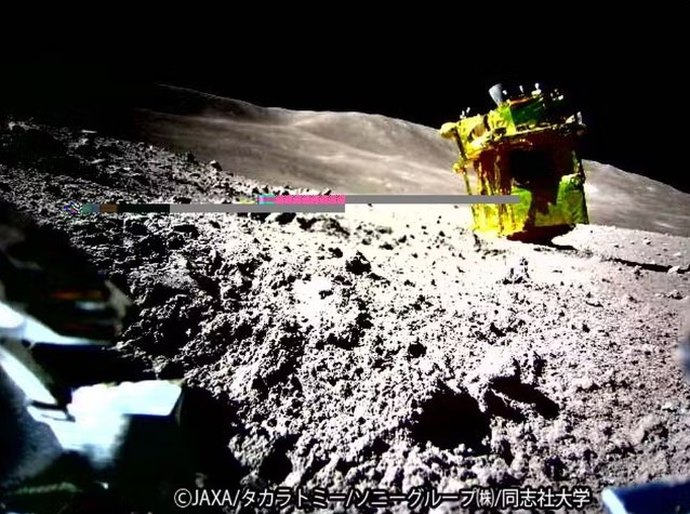 Japão divulga foto do solo lunar capturada por sonda em missão histórica