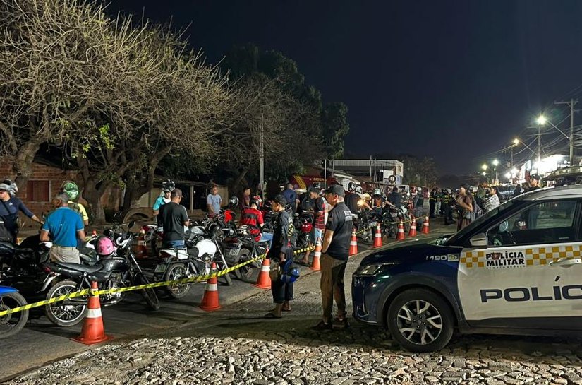 Operação termina com três prisões e 33 motocicletas removidas em Cuiabá