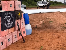 PF intercepta avião com meia tonelada de cocaína em pista clandestina de Mato Grosso; suspeito é preso