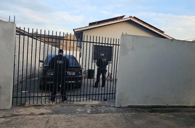 Polícia Civil prende Policiais Penais investigados por levar celulares a facção em presídio de Várzea Grande