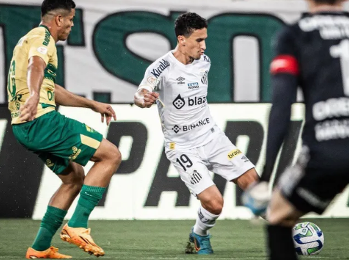 Deyverson marca, Cuiabá vence por 3 a 0 e coloca Santos perto do Z-4