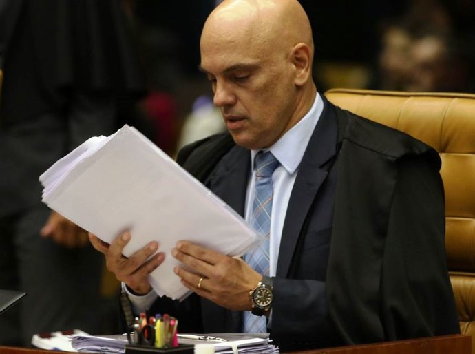 Com ordem de Moraes, PF prende em flagrante deputado Daniel Silveira