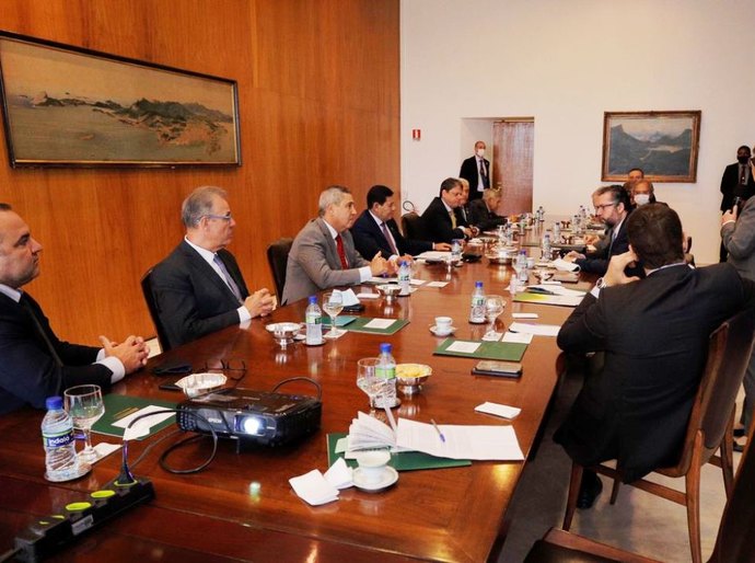 Mourão diz que governo federal estuda fortalecer órgãos ambientais