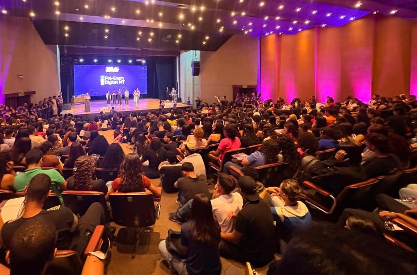Seduc inicia as aulas e entrega de materiais do curso preparatório Pré-Enem Digit@l 2026