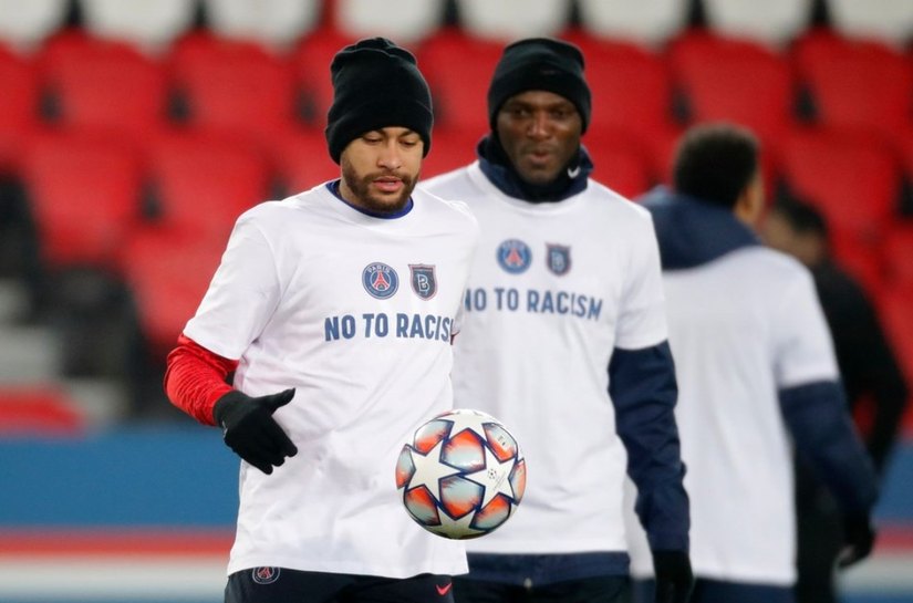 Neymar usa camisa com mensagem contra o racismo antes de PSG x Basaksehir