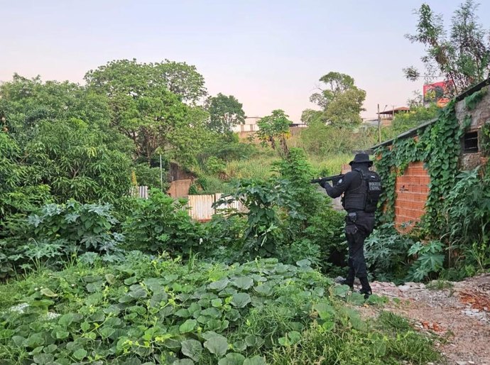 Operação Vestígios mira investigados por furto a residência e roubo a sorveteria em Cuiabá