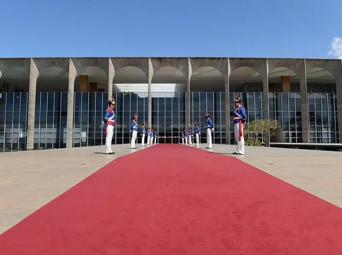 Crise Brasil-EUA gera debate interno sobre politização do Itamaraty