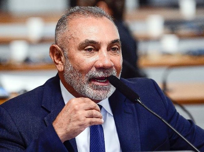 Polícia tenta prender ex-senador Telmário Mota, suspeito de mandar matar mãe da própria filha