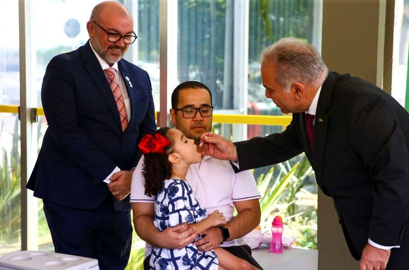 Ministro faz novo apelo para vacinação de crianças contra a pólio