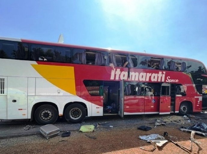 Politec é acionada para apurar causas do acidente na BR-163 entre ônibus e carreta