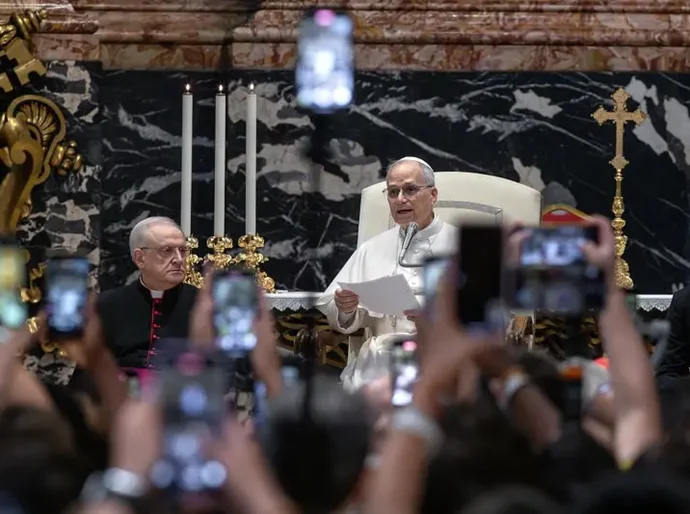 O recado do papa Leão 14 sobre a inteligência artificial em seu primeiro 'cartão de visitas' ao completar um ano de pontificado