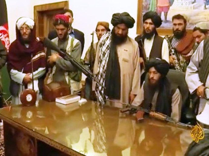 Integrantes do Talibã tomam palácio presidencial em Cabul