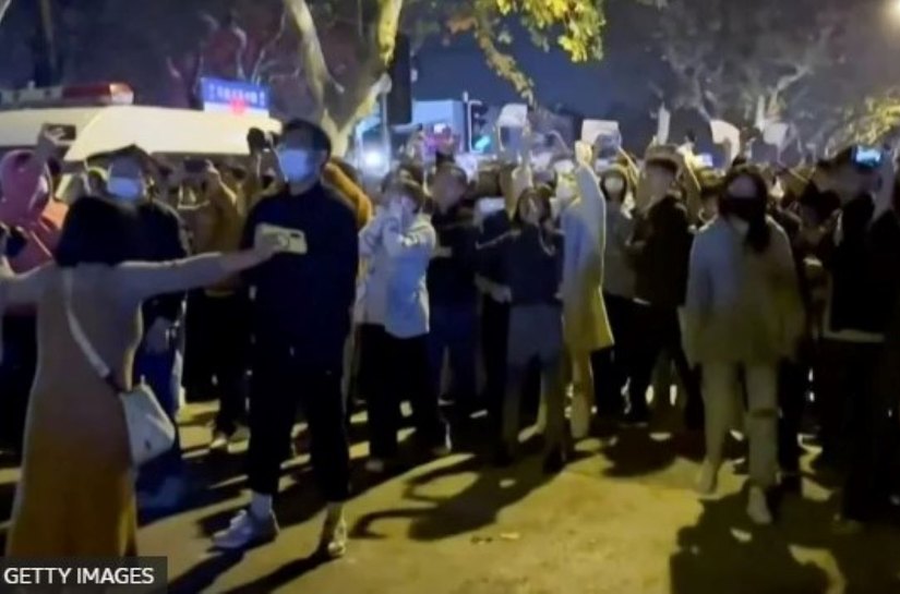 O que se sabe sobre os protestos contra a covid na China que pedem por renúncia de Xi Jinping