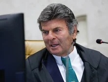 Fux confirma sessão extraordinária para analisar afastamento de Andrei