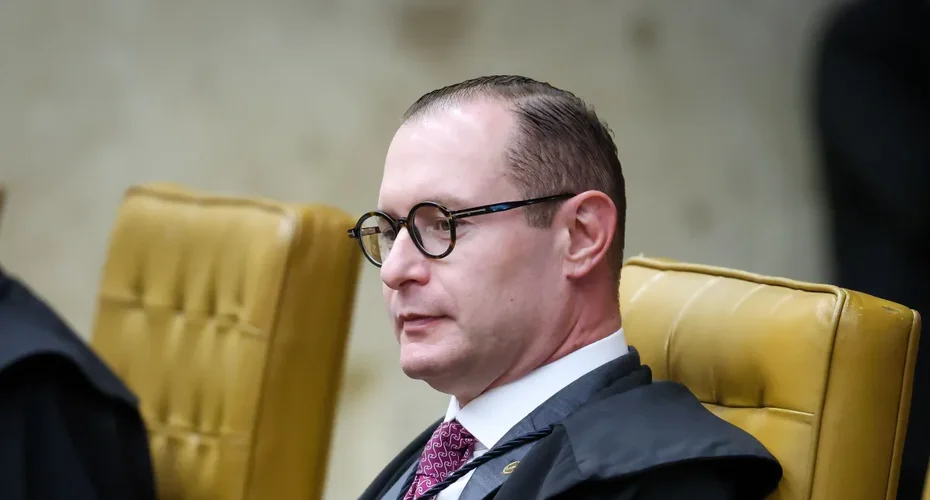 Zanin manda PF entregar dados de celular de Vorcaro em seu gabinete