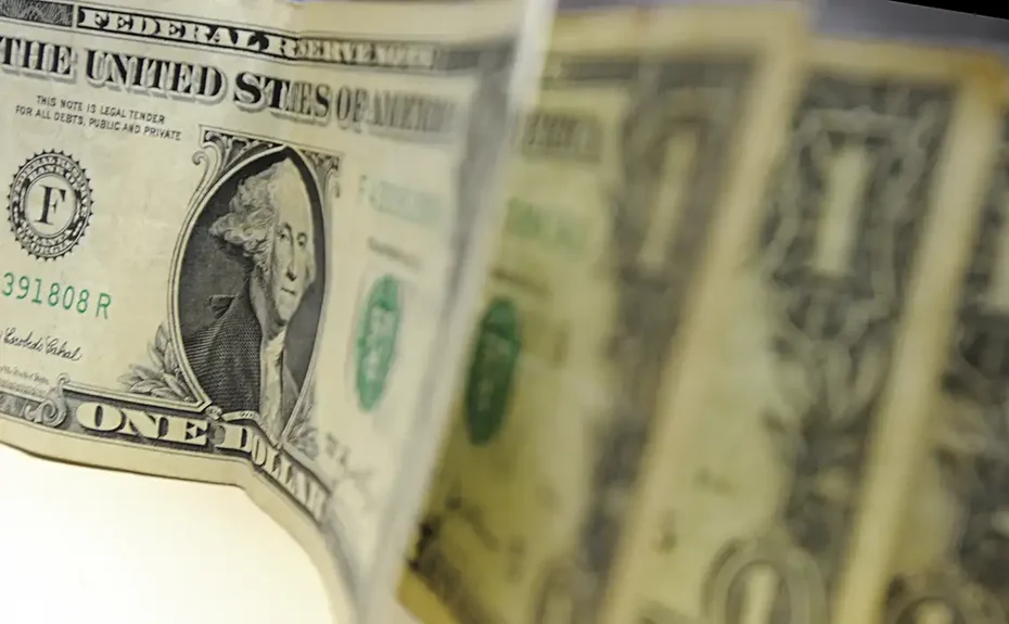 Dólar cai para R$ 5,24, e bolsa sobe 3,24% após fala de Trump