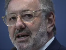 Calçados, máquinas e outros setores terão tarifa de 37,5%, diz ministro