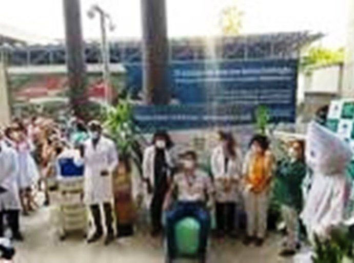 Fiocruz aplica primeiras doses da vacina de Oxford no Brasil