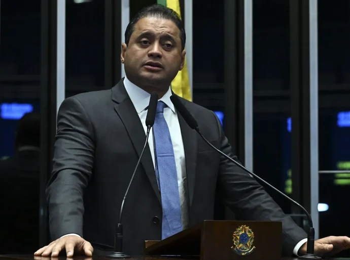 Parentes de senador Weverton Rocha e advogado são alvos de operação da PF