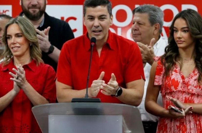 Santiago Peña é eleito presidente do Paraguai