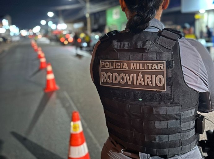 Blitz na Avenida Carmindo de Campos, em Cuiabá, prende 6 motoristas dirigindo embriagados