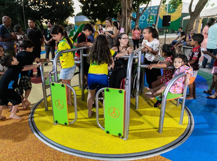 Cuiabá entrega playground na Orla do Porto e anuncia expansão do projeto para outras regiões da cidade