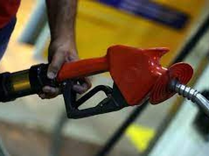 Preço médio da gasolina sobe a R$ 5,88 nos postos e atinge maior patamar em mais de um ano, mostra ANP