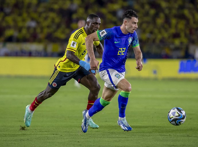 Brasil leva virada da Colômbia e tem 2ª derrota em seguida